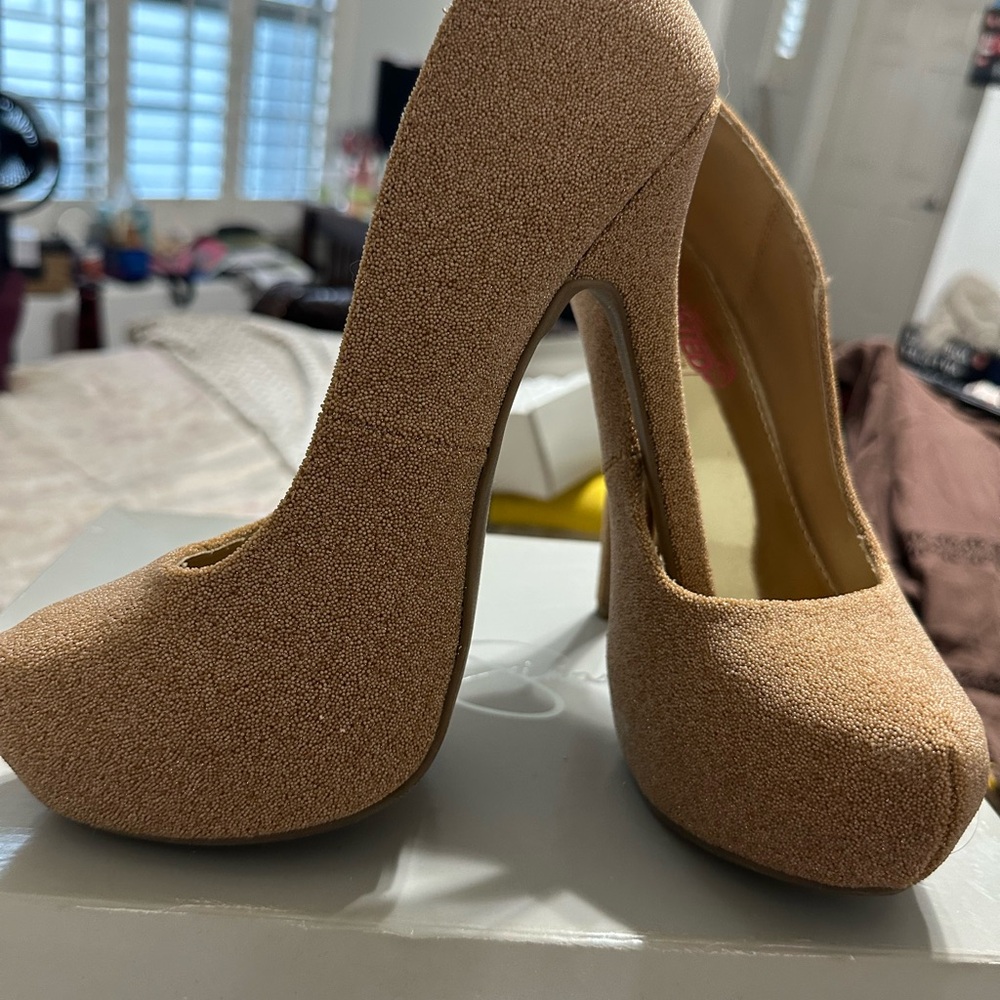 Unlisted by Kenneth Cole Tan Heels